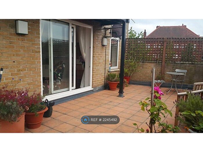 2 Bedroom Flat To Rent In Nelson's Row, London, SW4