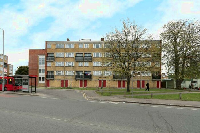 3 Bedroom Flat To Rent In Kingston Road, New Malden, KT3