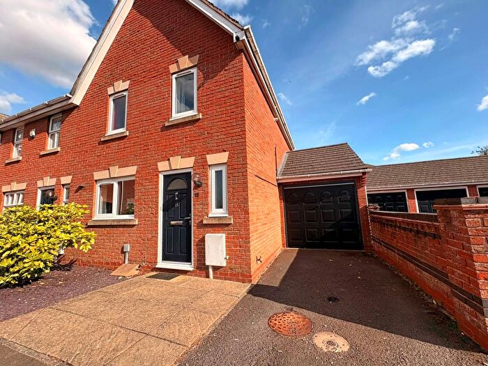 3 Bedroom End Of Terrace House For Sale In Colmar Close, Daventry, Northamptonshire, NN11