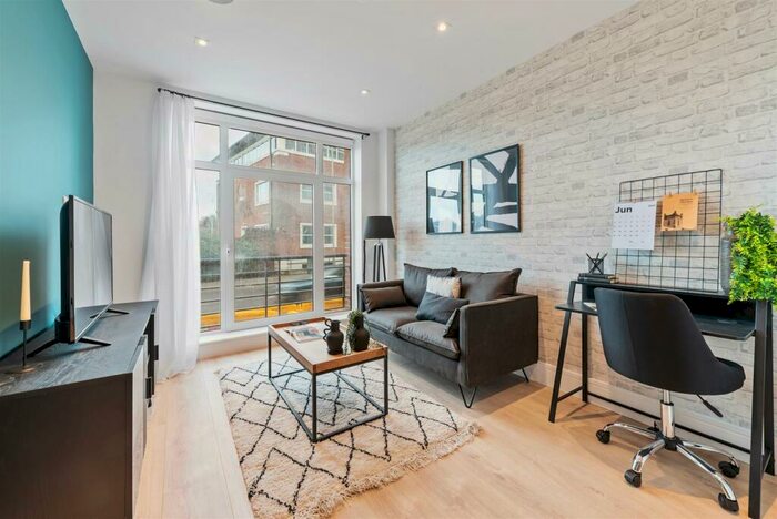 1 Bedroom Apartment To Rent In Pycroft Road, Chertsey, KT16