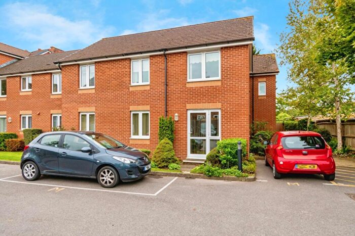 2 Bedroom Flat For Sale In Oakley Road, Southampton, Hampshire, SO16