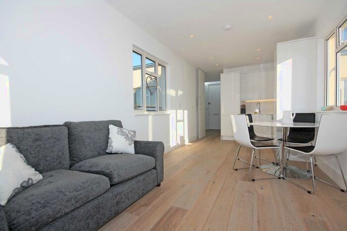 1 Bedroom Flat To Rent In Nightingale Lane, London, SW12