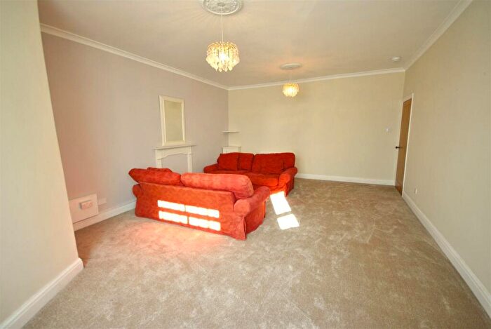2 Bedroom Apartment To Rent In The Esplanade, Tenby, SA70