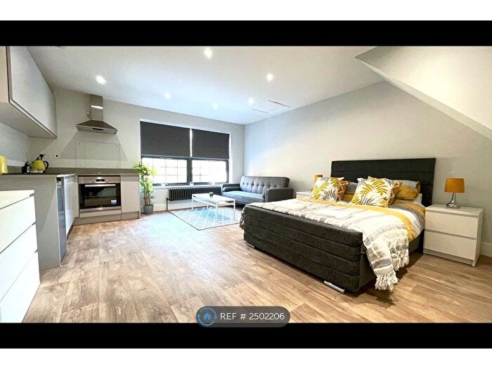 Studio To Rent In Alma Street, Luton, LU1