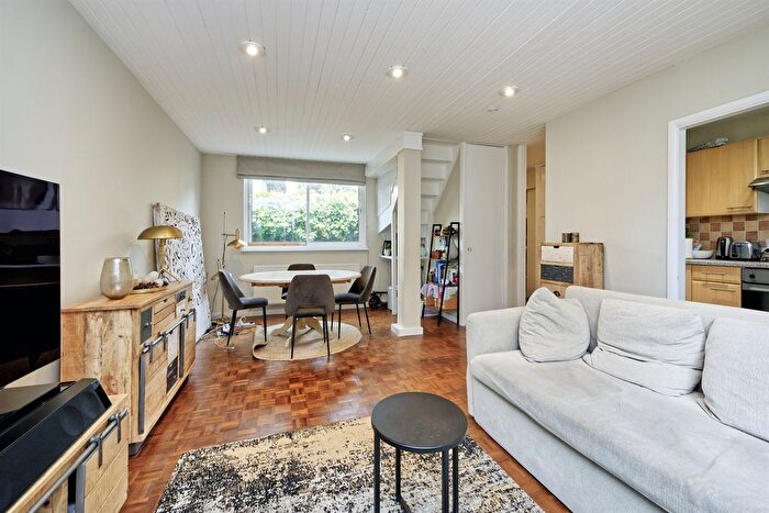 3 Bedroom Detached House To Rent In Chepstow Villas, London, W11