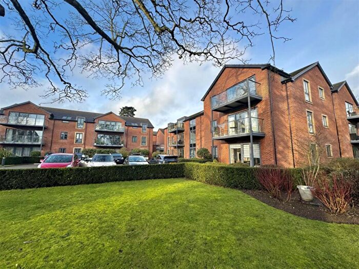 2 Bedroom Flat For Sale In Stapleton Court, Waller Grove, Swanland, HU14