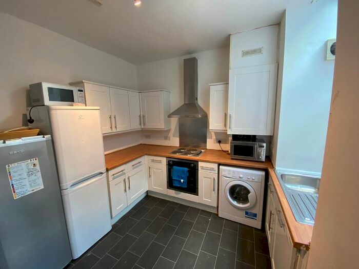 5 Bedroom Semi-Detached House To Rent In Pembroke Street, Salford, M6