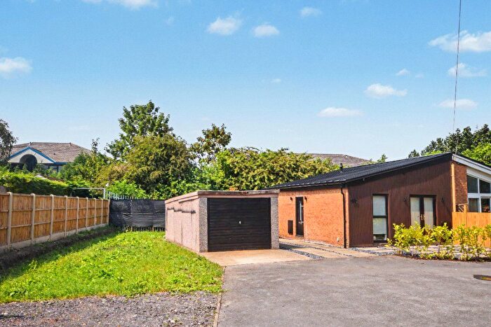 1 Bedroom Bungalow For Sale In Potovens Lane, Wrenthorpe, Wakefield, West Yorkshire, WF2