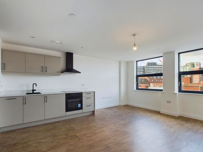 Apartment To Rent In Queen Street, Sheffield, S1