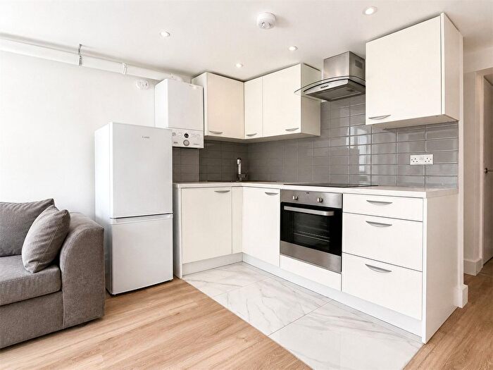 1 Bedroom Flat To Rent In Luton Road, Chatham, Kent, ME4