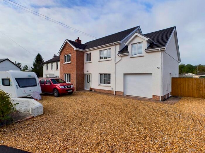 4 Bedroom Detached House For Sale In Bronwydd Arms, Carmarthen, SA33