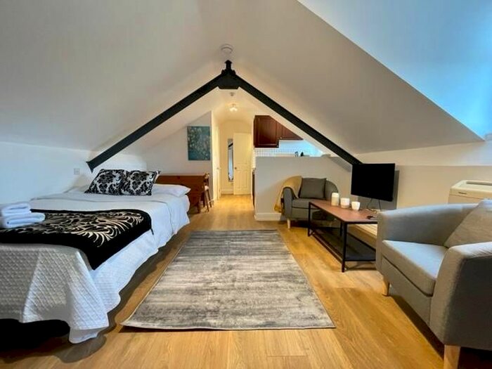 Studio To Rent In Fulham Palace Road, Hammersmith, London W6