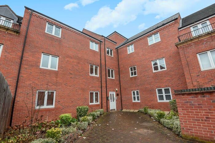 2 Bedroom Apartment To Rent In Clarkes Court, Banbury, OX16