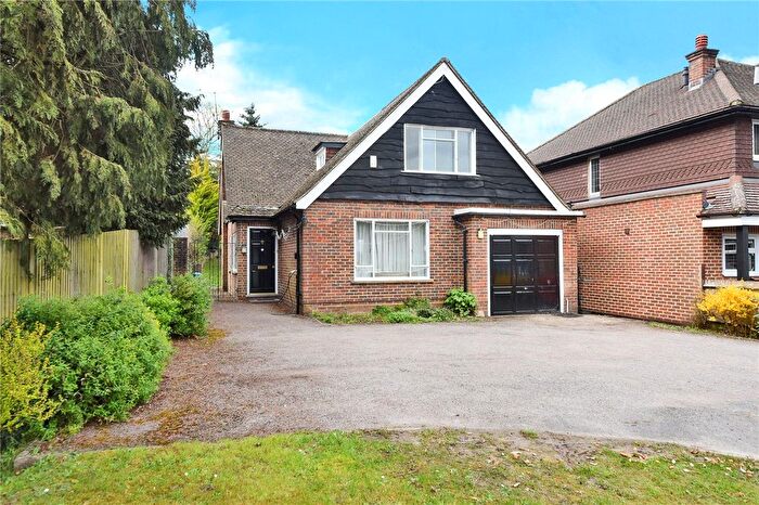 3 Bedroom Detached House For Sale In Outwood Lane, Coulsdon, CR5