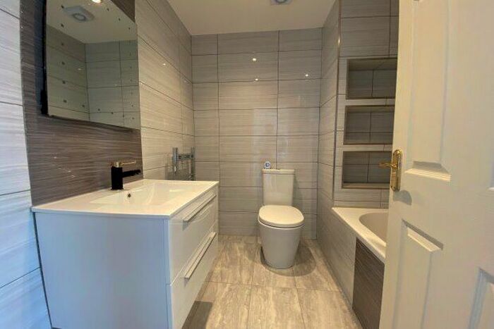 2 Bedroom Property To Rent In Floathaven Close, London, SE28