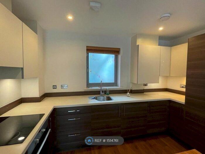 2 Bedroom Flat To Rent In Glenalmond Avenue, Cambridge, CB2