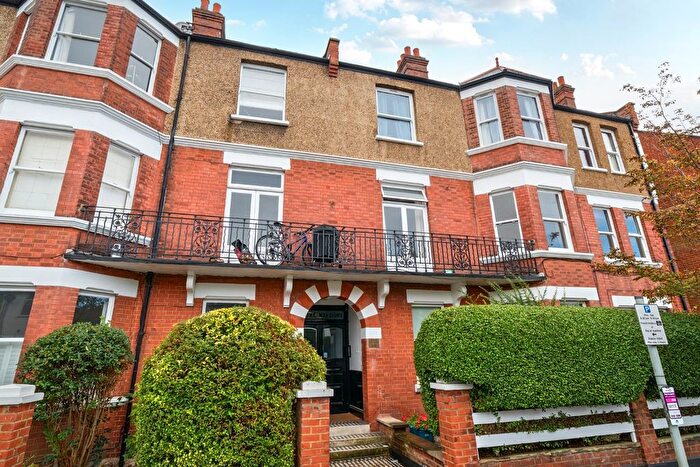 3 Bedroom Flat For Sale In Alwyne Road, London, SW19