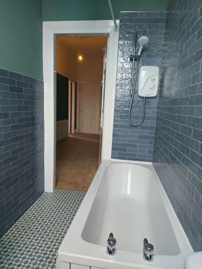 2 Bedroom Flat To Rent In Carmunnock, Mount Florida, Glasgow, G44