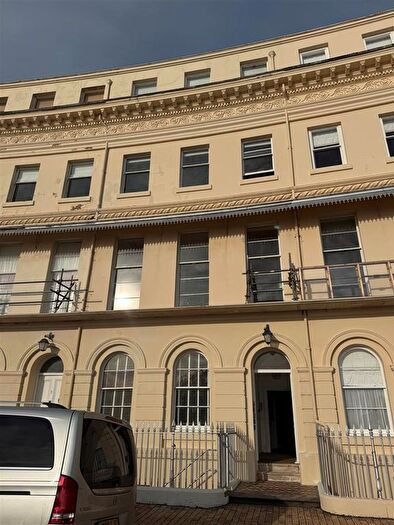 1 Bedroom Flat To Rent In Hesketh Crescent, Torquay, TQ1