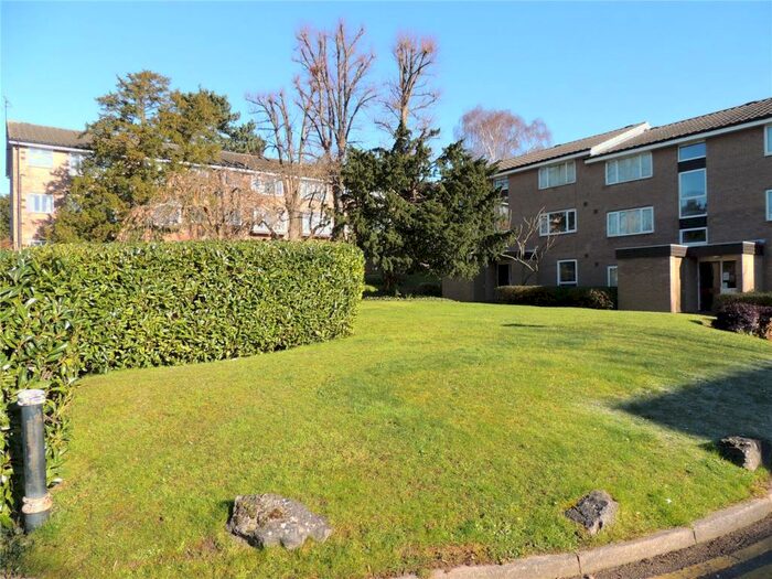 2 Bedroom Apartment To Rent In Engadine Close, Croydon, CR0