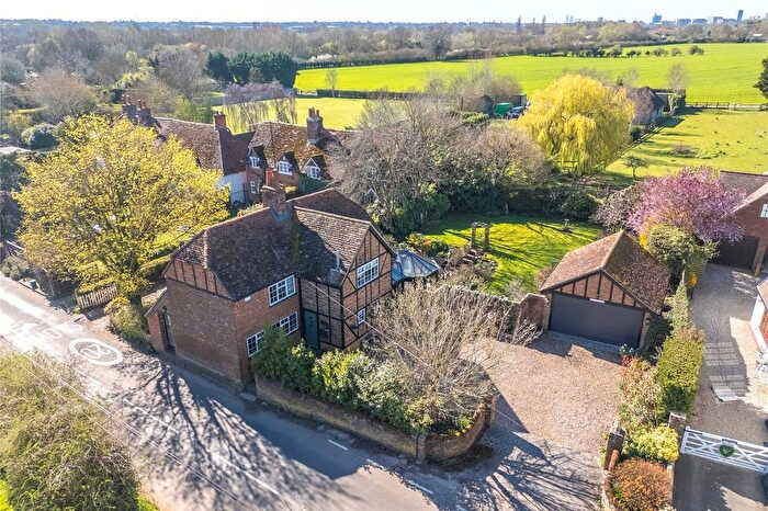 3 Bedroom Detached House For Sale In Playhatch, Reading, Oxfordshire, RG4