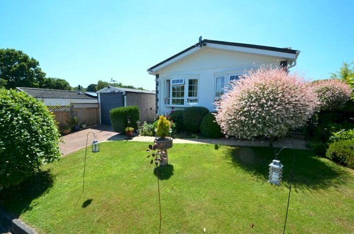 2 Bedroom Mobile/park Home For Sale In Woodlands Park, Tedburn St. Mary, Exeter, EX6