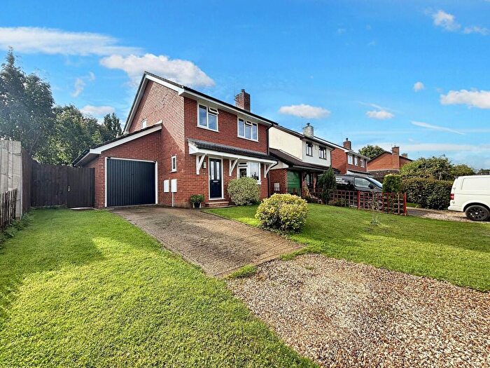 3 Bedroom Detached House For Sale In Camel Green Road, Alderholt, SP6