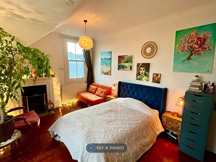 Studio To Rent In The Avenue, Twickenham, TW1