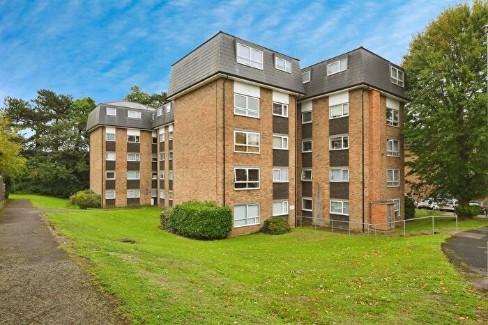 2 Bedroom Flat For Sale In Lampits, Hoddesdon, EN11
