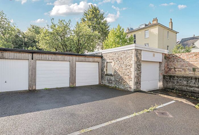 3 Bedroom Flat For Sale In Cotham Park North, Bristol, BS6