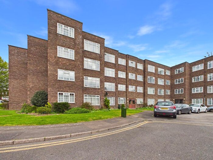 2 Bedroom Apartment For Sale In Arborfield Close, Slough, Berkshire, SL1
