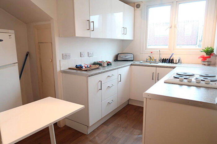 1 Bedroom Flat To Rent In Gladesmore Road, N15