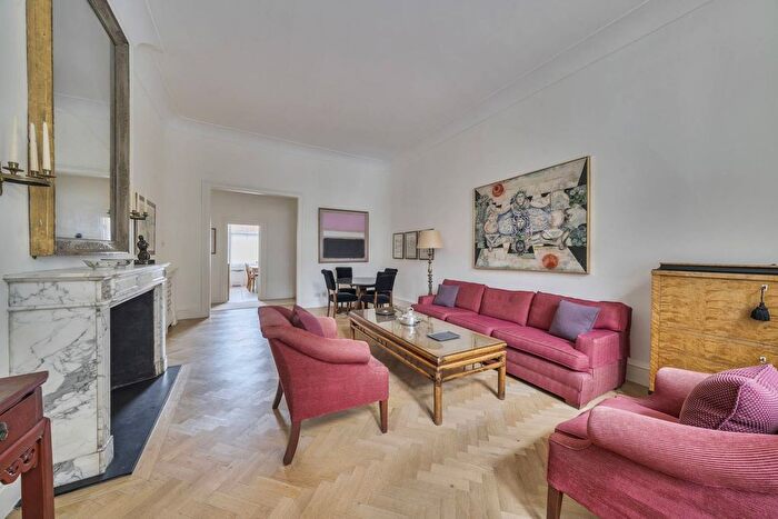 3 Bedroom Flat To Rent In Rutland Gate, Knightsbridge, London, SW7