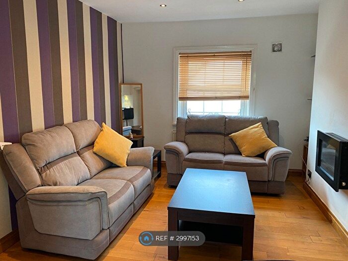 2 Bedroom Flat To Rent In Block H Peabody Buildings, London, WC1N