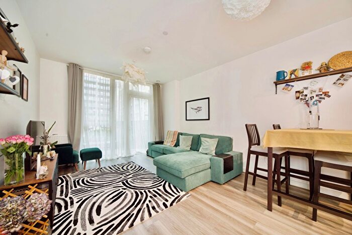 2 Bedroom Property To Rent In Chamberlain Court, London, E13