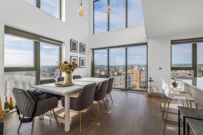 3 Bedroom Flat To Rent In Kingsway, Hove, BN3