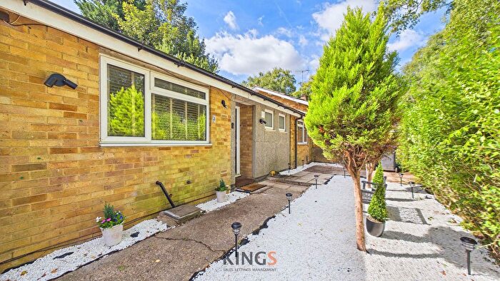 2 Bedroom Terraced Bungalow For Sale In Cheviots, Hatfield, AL10