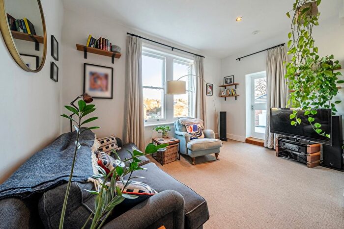 2 Bedroom Flat For Sale In Oakdale Road, Streatham, London, SW16