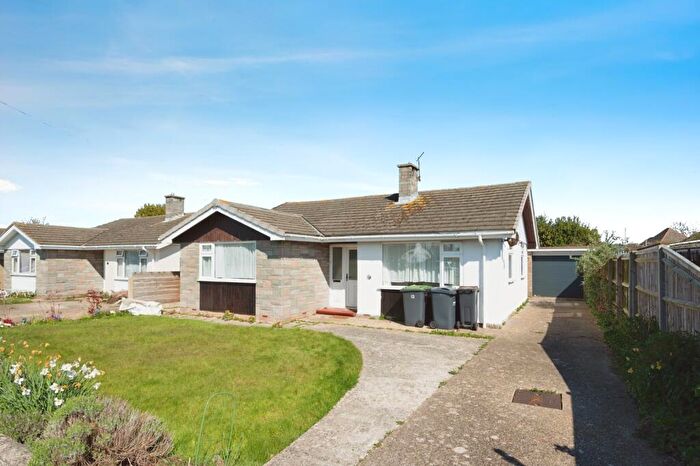 3 Bedroom Bungalow For Sale In Ashwood Close, Hayling Island, PO11