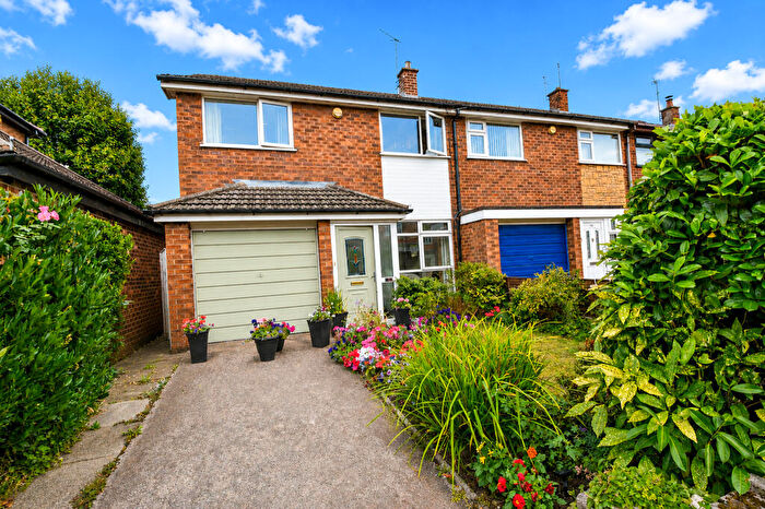 3 Bedroom Town House For Sale In Brook Road, Urmston, M41