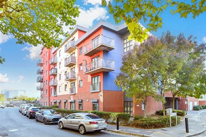 2 Bedroom Flat For Sale In Spring Place, Barking, Essex, IG11