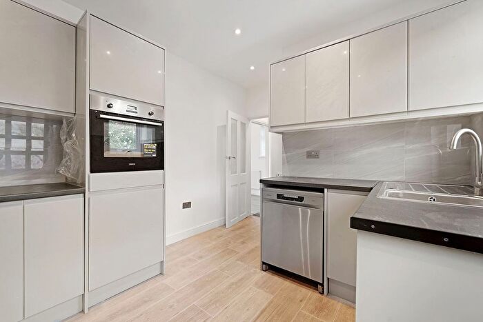 3 Bedroom End Of Terrace House To Rent In Fieldway, Dagenham, RM8