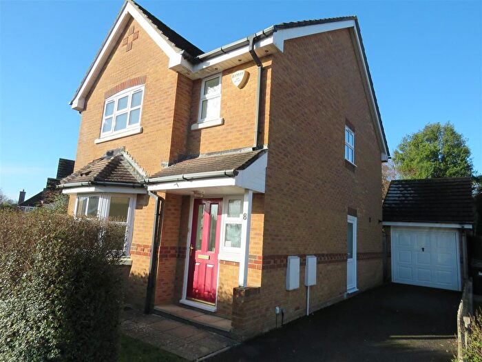 3 Bedroom Detached House To Rent In Vitre Gardens, Lymington, SO41