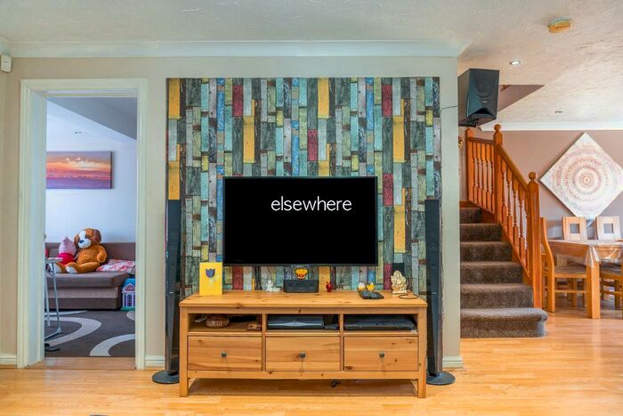 4 Bedroom Detached House To Rent In Deverills Way, Langley, SL3