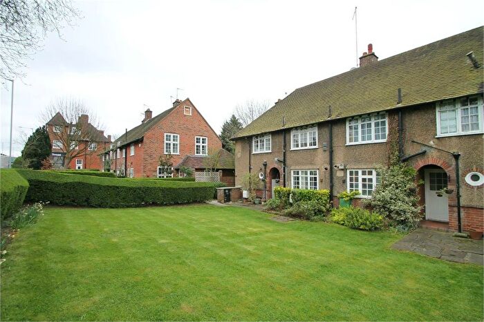 2 Bedroom Maisonette To Rent In Falloden Way, Hampstead Garden Suburb, NW11