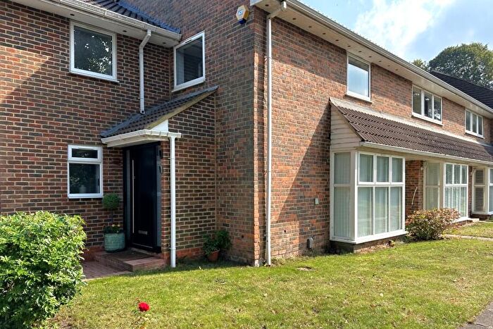 4 Bedroom End Of Terrace House To Rent In Walton-On-Thames, Surrey, KT12