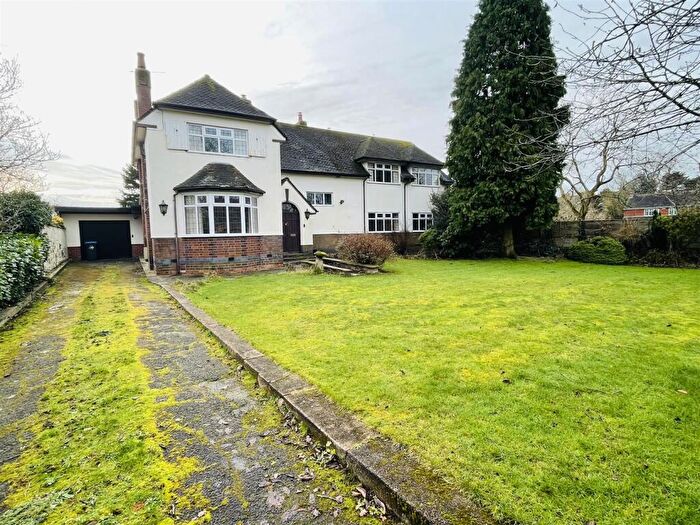4 Bedroom Detached House For Sale In Hinckley Road, Burton Hastings, Nr Hinckley, CV11