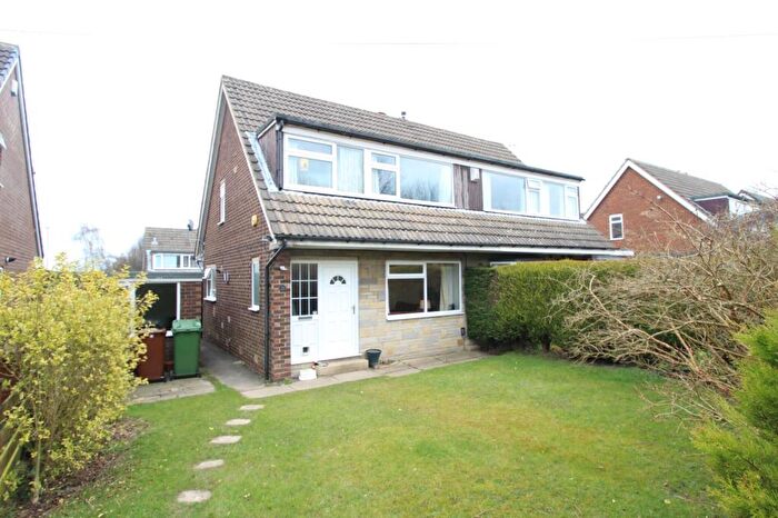 3 Bedroom House To Rent In Heathfield Walk, Leeds, West Yorkshire, Uk, LS16