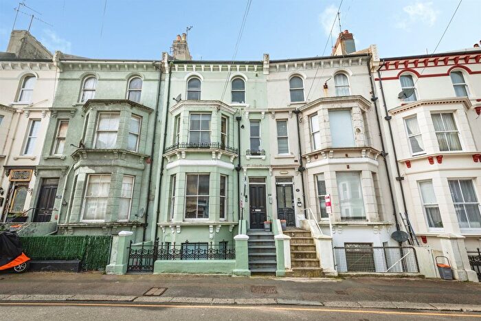 1 Bedroom Flat For Sale In Cambridge Gardens, Hastings, TN34