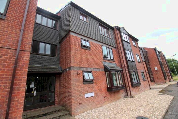 1 Bedroom Flat To Rent In Kinnerton Court, Exeter, EX4